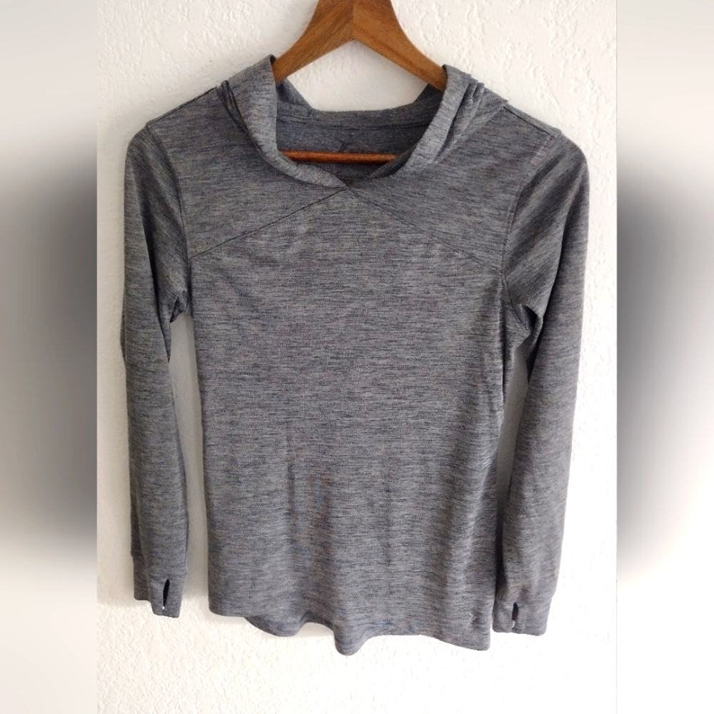 Old Navy Gray Women's Athletic Top Size S Sun Shirt